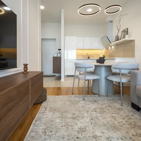 Nox Modern Jacuzzi&terrace - Near Znjan Apartment